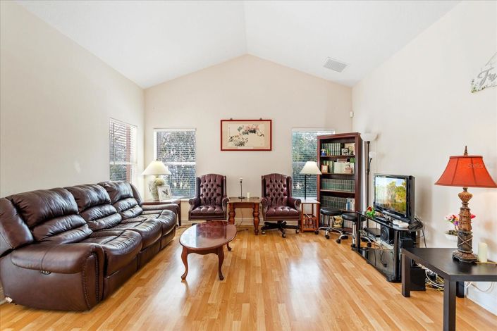 Image No.15-4 Bed House for sale