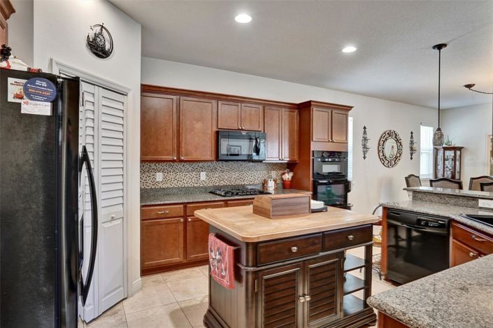 Image No.7-5 Bed House for sale