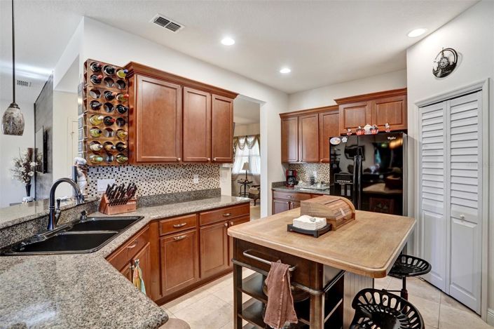 Image No.9-5 Bed House for sale