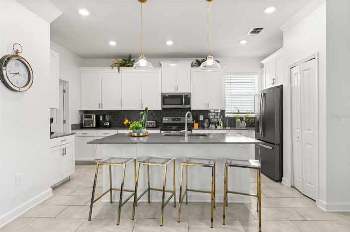 Image No.7-5 Bed House for sale