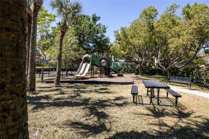 Image No.67-3 Bed Townhouse for sale