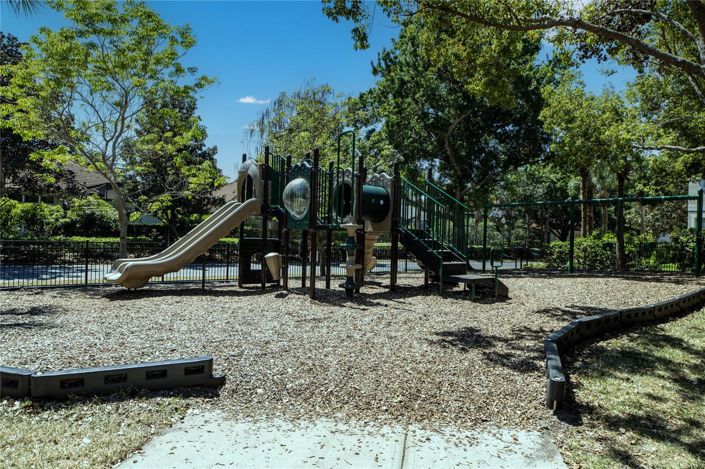 Image No.69-3 Bed Townhouse for sale