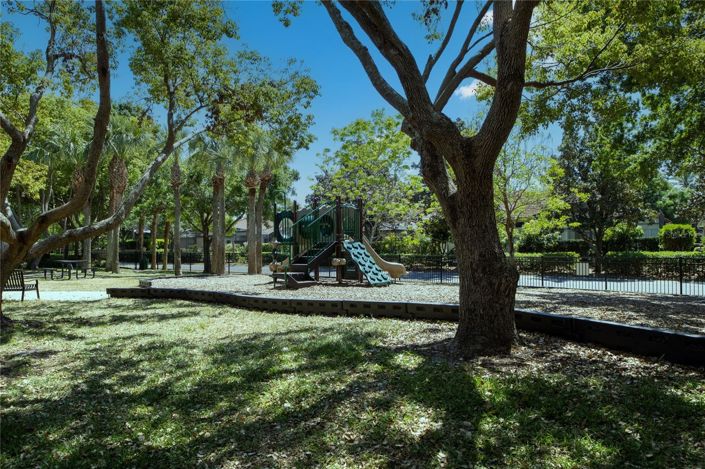 Image No.71-3 Bed Townhouse for sale