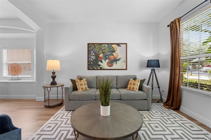 Image No.8-7 Bed House for sale