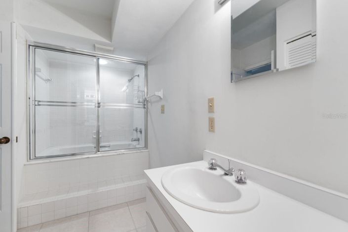 Image No.19-2 Bed Apartment for sale