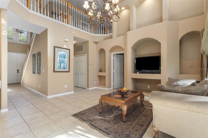 Image No.18-5 Bed House for sale