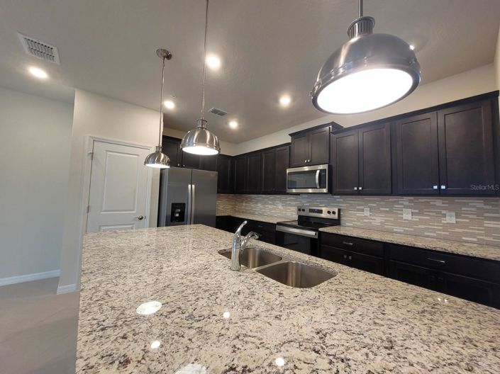 Image No.43-5 Bed Townhouse for sale