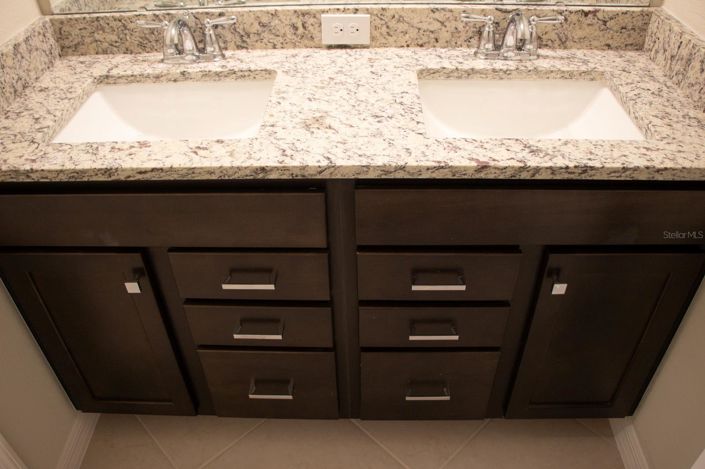 Image No.69-5 Bed Townhouse for sale