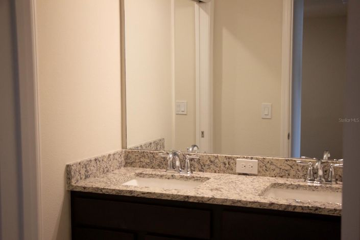 Image No.74-5 Bed Townhouse for sale