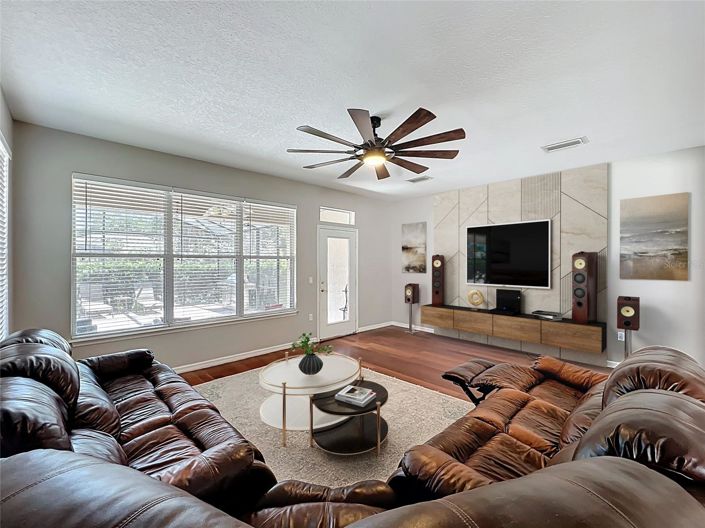 Image No.7-4 Bed House for sale