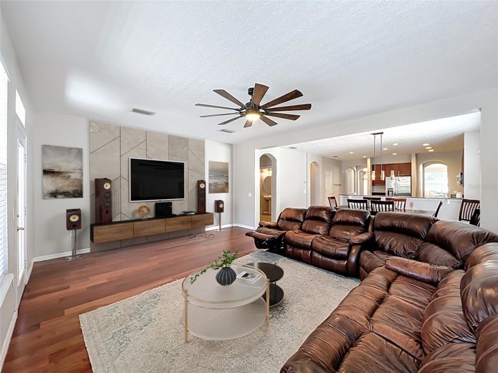 Image No.8-4 Bed House for sale