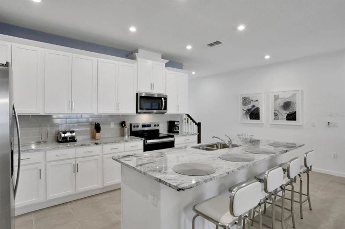 Image No.6-5 Bed Townhouse for sale