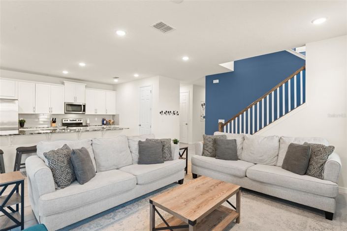 Image No.17-6 Bed House for sale