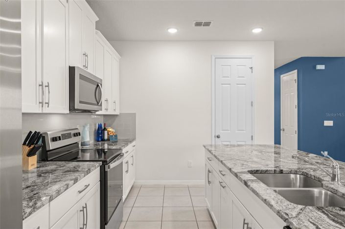 Image No.8-6 Bed House for sale