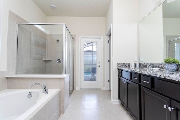 Image No.14-6 Bed House for sale