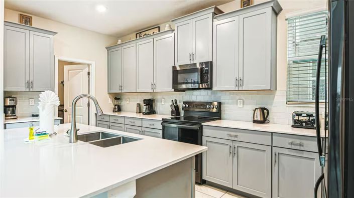 Image No.8-5 Bed House for sale