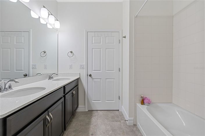 Image No.24-4 Bed House for sale