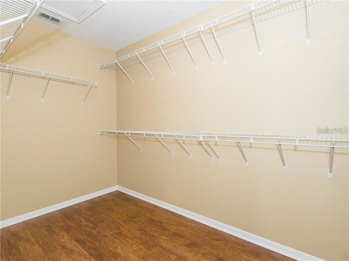 Image No.17-5 Bed House for sale