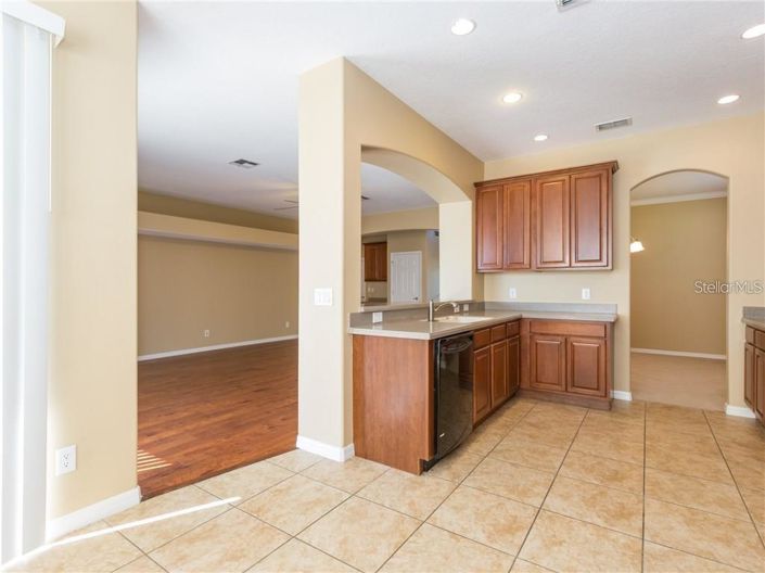 Image No.9-5 Bed House for sale