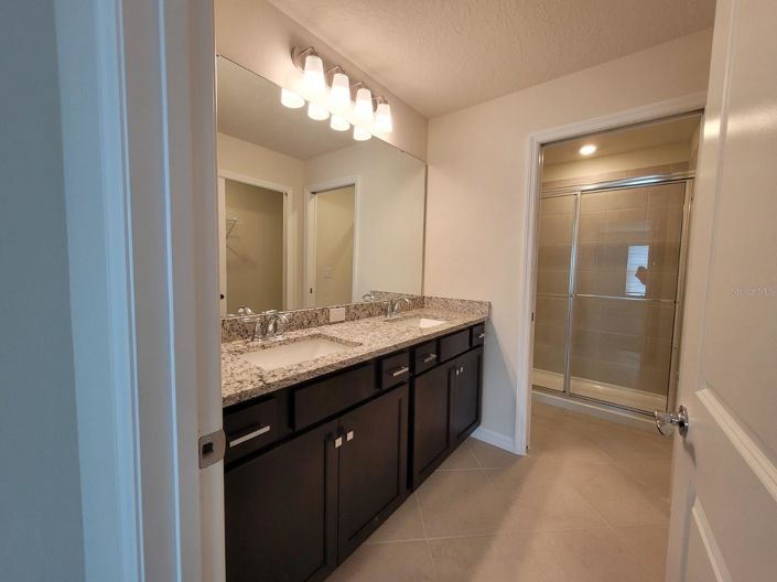 Image No.11-5 Bed Townhouse for sale