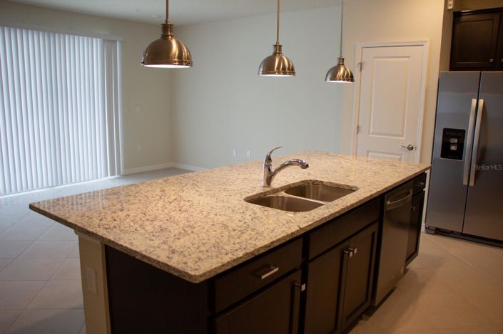 Image No.67-5 Bed Townhouse for sale