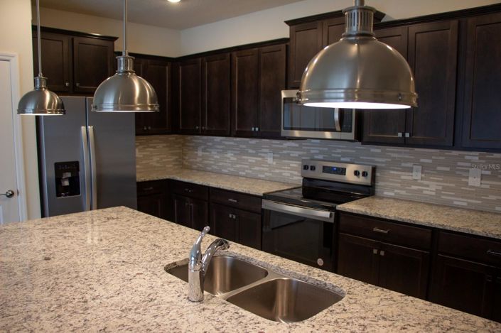 Image No.68-5 Bed Townhouse for sale