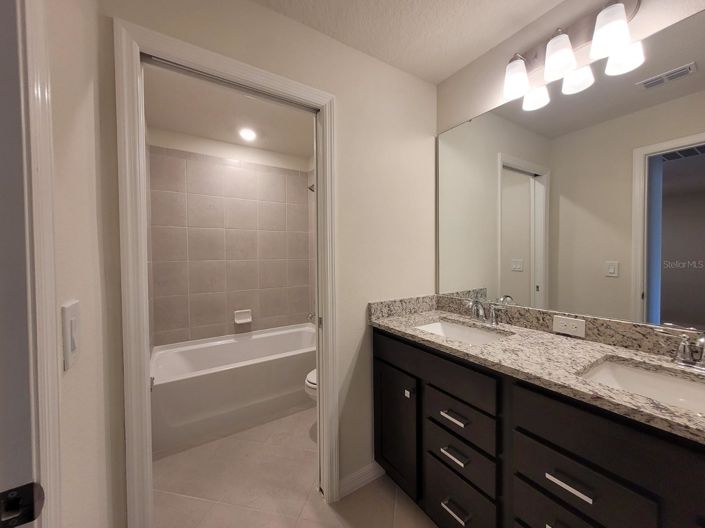 Image No.7-5 Bed Townhouse for sale