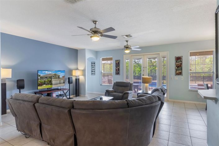 Image No.8-7 Bed House for sale