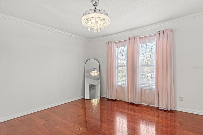 Image No.30-5 Bed House for sale