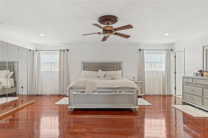 Image No.32-5 Bed House for sale