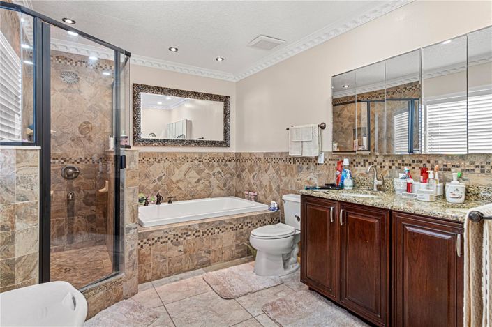 Image No.35-5 Bed House for sale