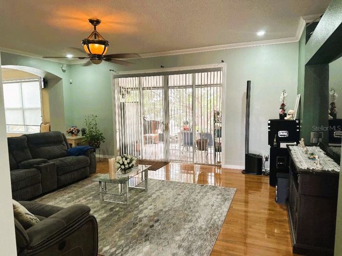 Image No.8-4 Bed House for sale