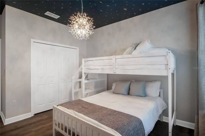 Image No.18-5 Bed House for sale