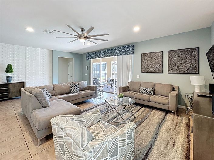 Image No.5-8 Bed House for sale