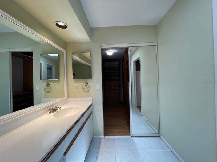 Image No.15-4 Bed House for sale