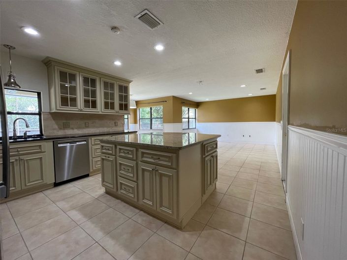 Image No.25-4 Bed House for sale