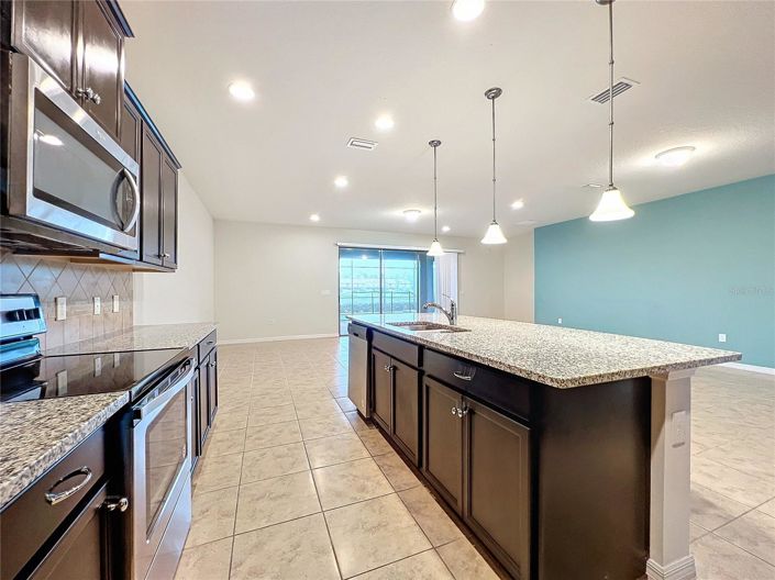 Image No.8-9 Bed House for sale