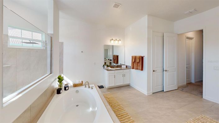 Image No.10-4 Bed House for sale