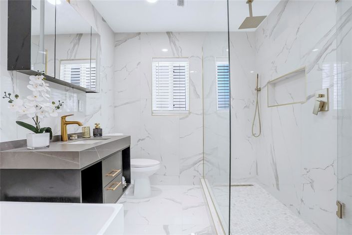 Image No.20-4 Bed House for sale