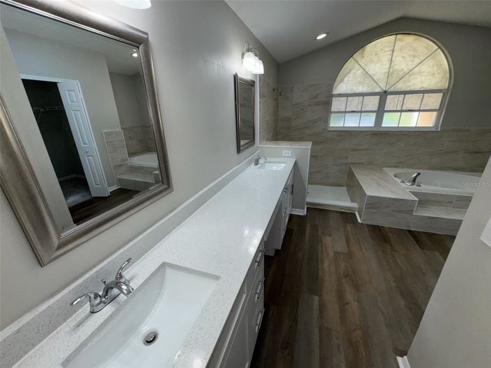 Image No.17-4 Bed House for sale