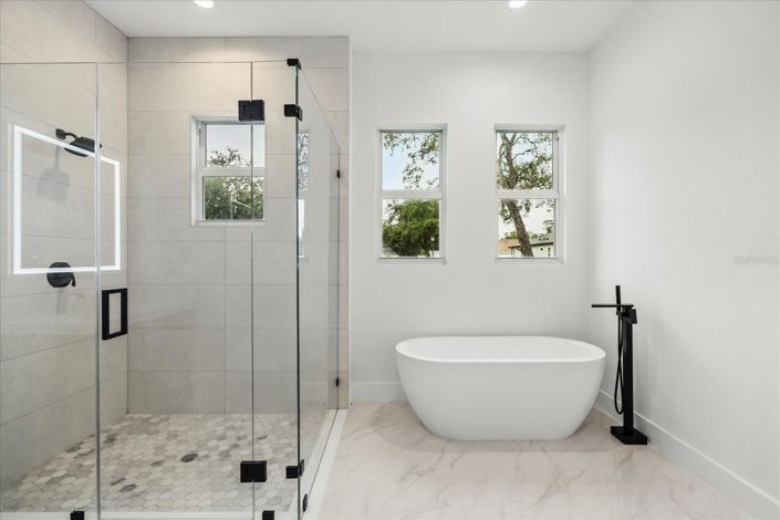 Image No.10-3 Bed House for sale