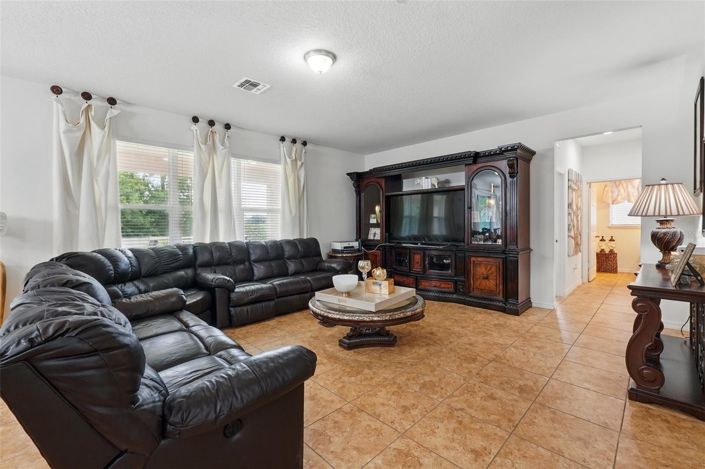 Image No.11-5 Bed House for sale