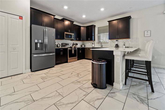 Image No.8-6 Bed House for sale