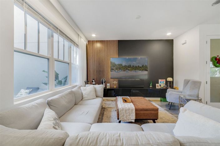 Image No.15-3 Bed Townhouse for sale