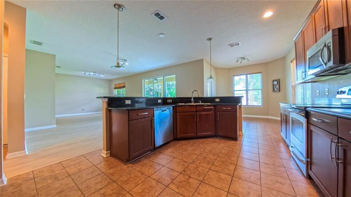 Image No.17-4 Bed House for sale