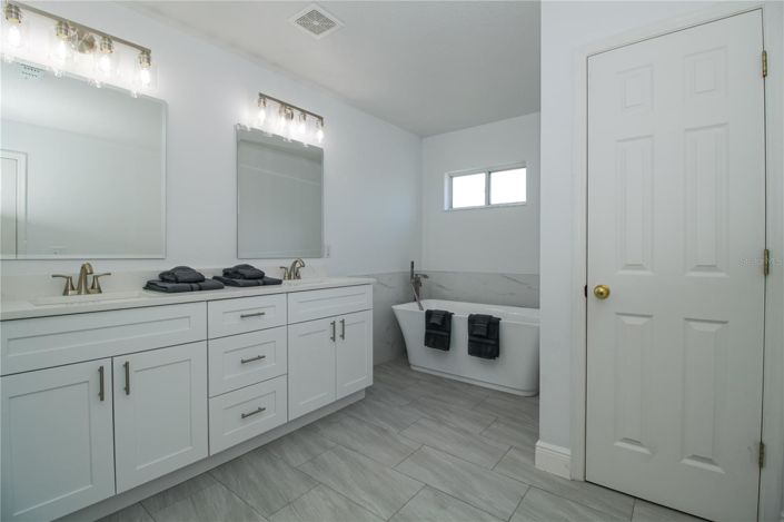 Image No.30-5 Bed House for sale