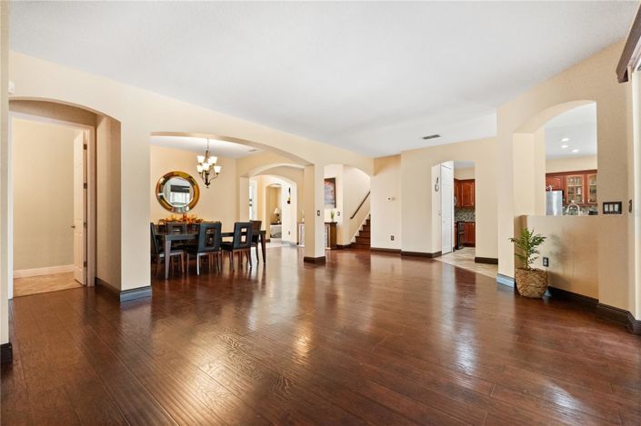 Image No.7-6 Bed House for sale