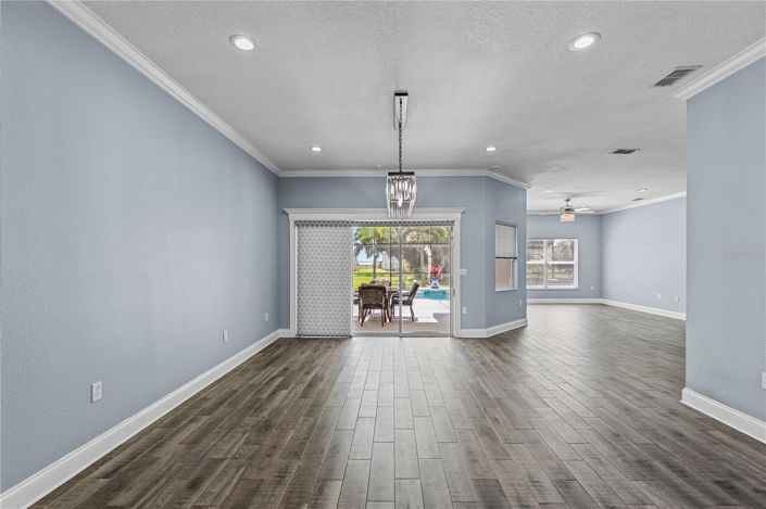 Image No.19-4 Bed House for sale