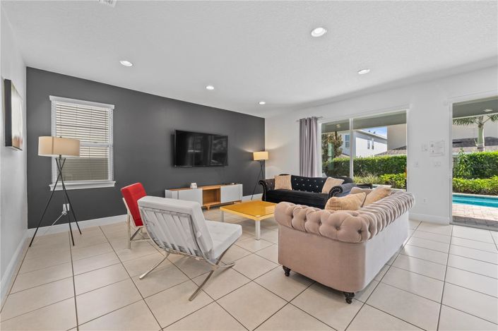 Image No.9-5 Bed House for sale