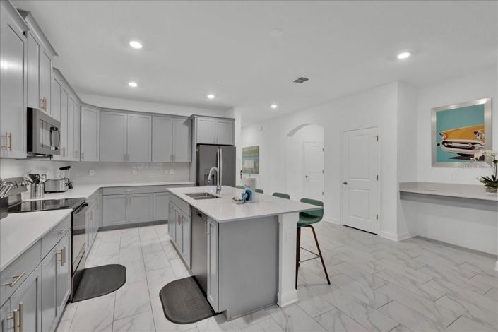 Image No.2-6 Bed House for sale